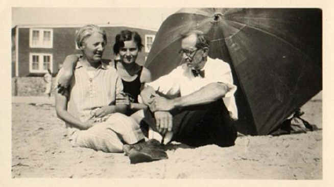Mollie, Mary and Frank Williams